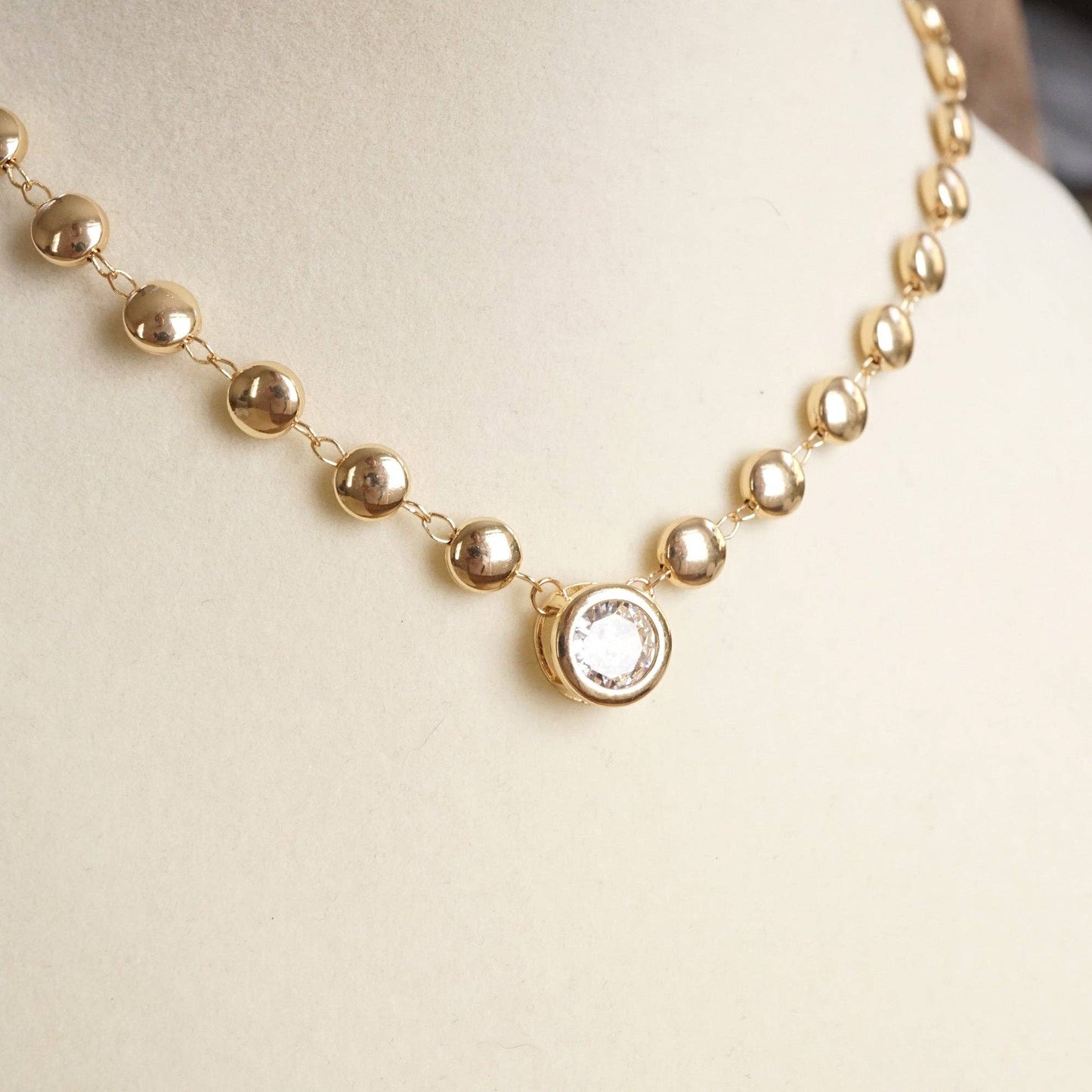 Bezel Pendant Dot Chain Necklace