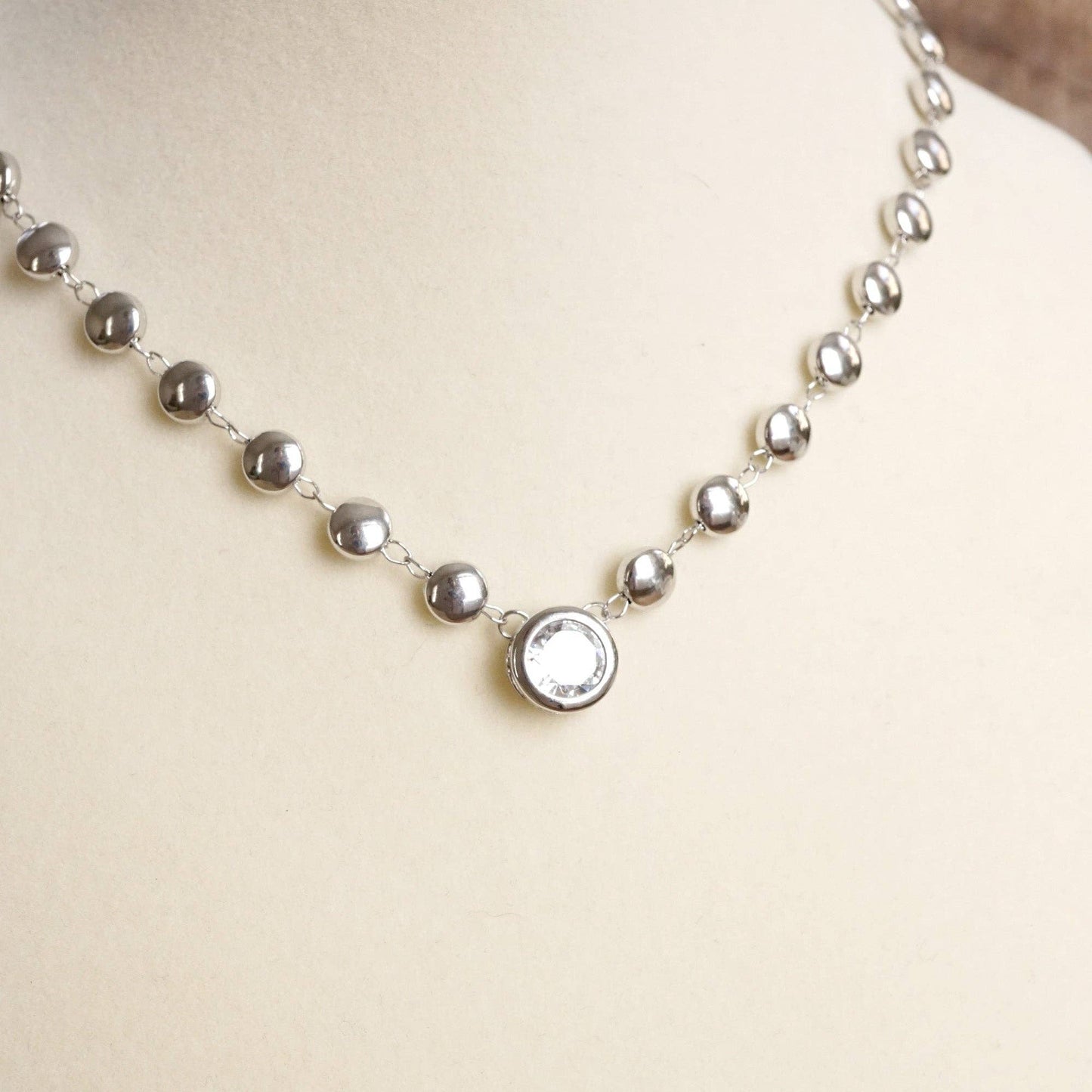 Bezel Pendant Dot Chain Necklace