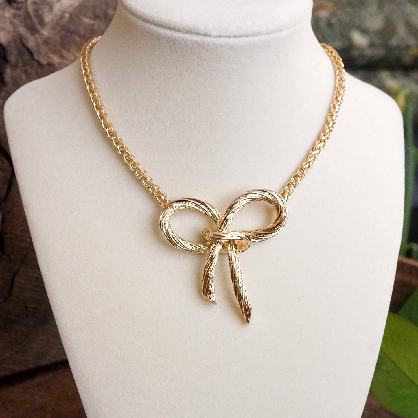 Textured Bow Pendant Necklace